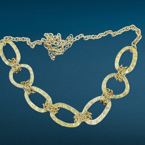 Gold Tone Chunky Stamped Wide Chain Link Necklace 22 in Shiny Textured Modern - Picture 3 of 6